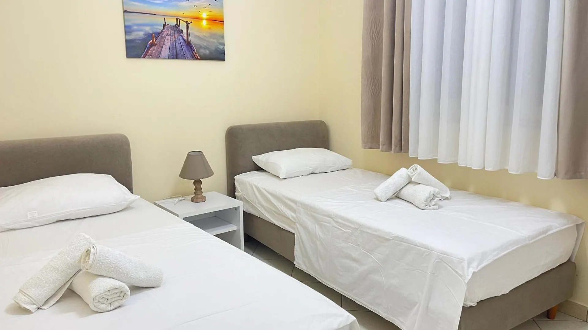 Shell Apartments فلورا