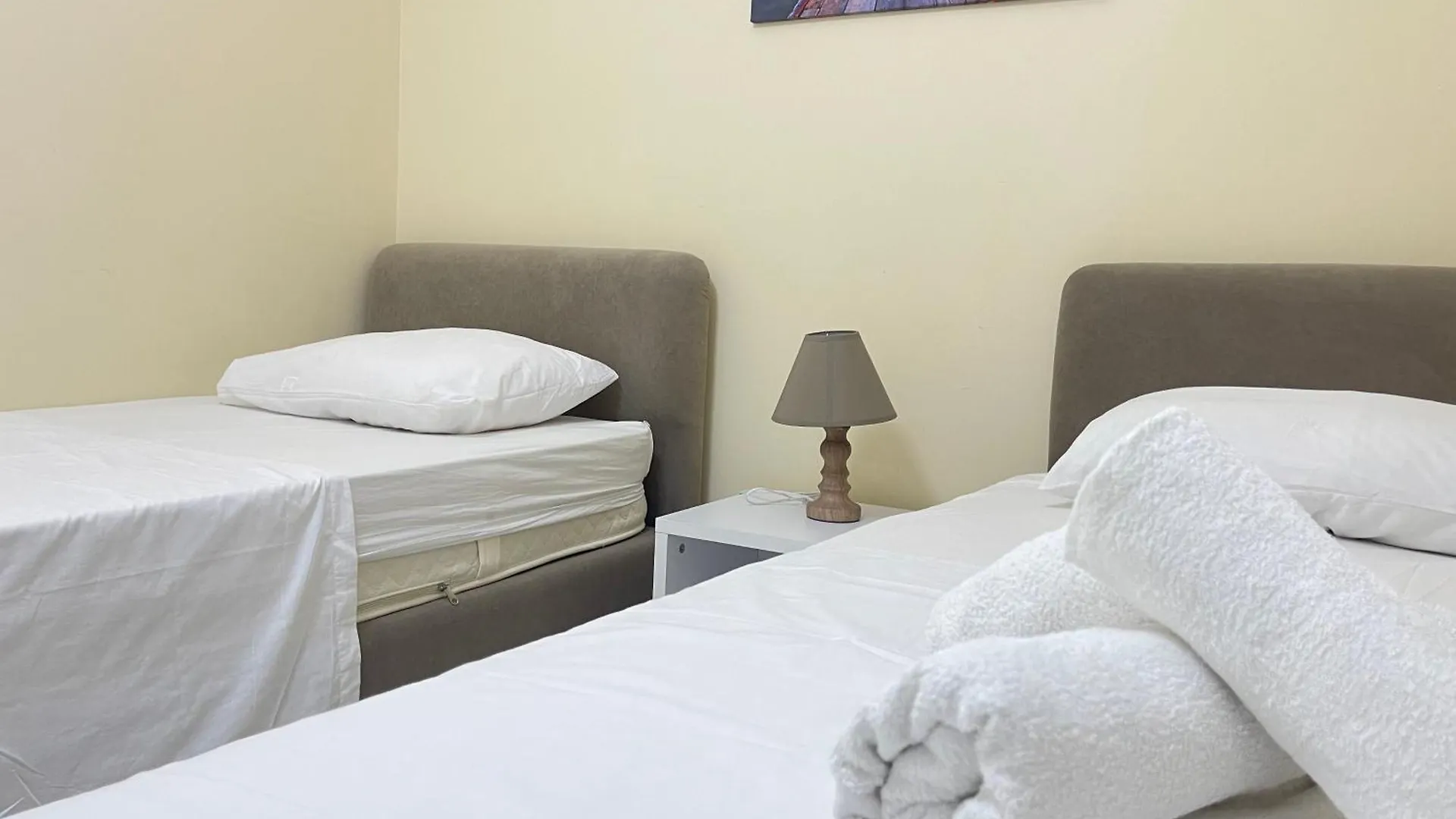 Shell Apartments فلورا