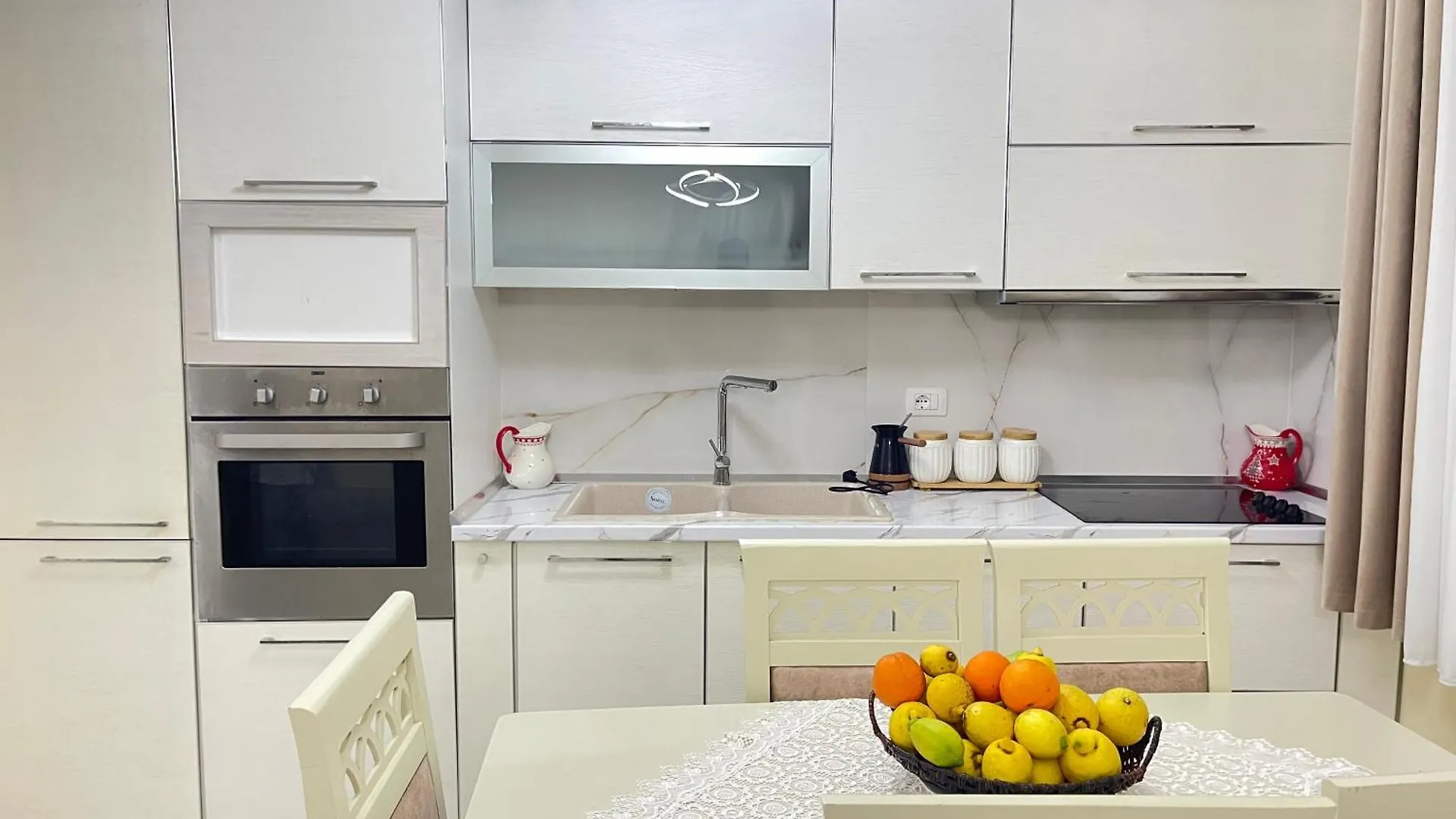 Shell Apartments فلورا